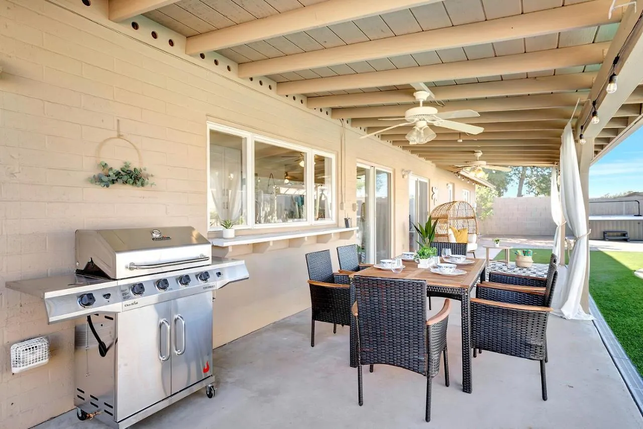 *NEW*Designer Oasis 4BDRM W/Pool/Jacuzzi/PoolTable/Mini Botanical Garden Villa Scottsdale
